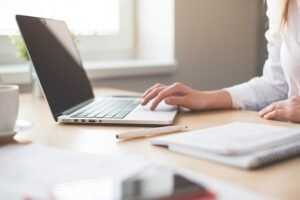 Lire la suite à propos de l’article 6 compétences IA indispensables en 2025